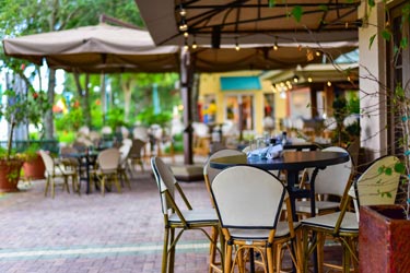 Outdoor Dining Tips to Maximize Capacity, Comfort & Confidence Outdoor Dining Tips to Maximize Capacity, Comfort & Confidence